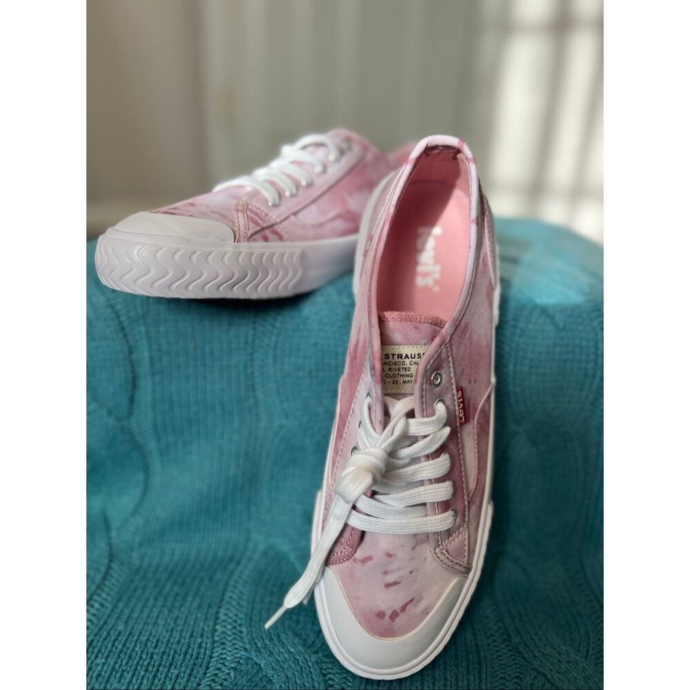 Levi’s Ladies low cut tennis